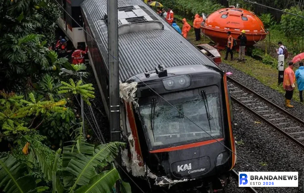 KA Bandara Soekarno-Hatta tabrak truk