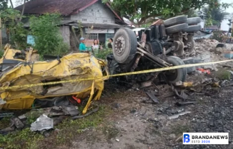 kereta bandara tabrak truk