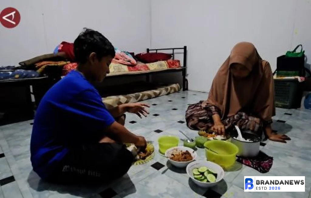 suasana nyaman sahur huntara aceh tamiang