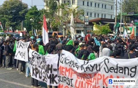 demo tolak revisi uu pilkada