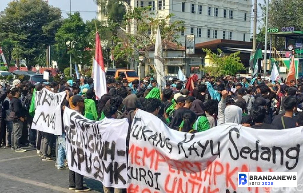 demo tolak revisi uu pilkada