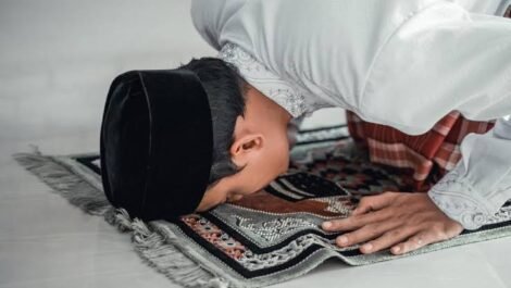 Yang Membatalkan Sholat Menurut Fikih, Ini Perkara yang Wajib Dipahami