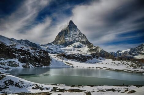 Wisata Pegunungan Alpen, Menjelajahi Puncak Salju hingga Desa Cantik Eropa